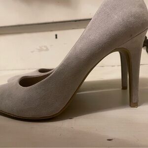 Christian Siriano Light Gray Suede Heels